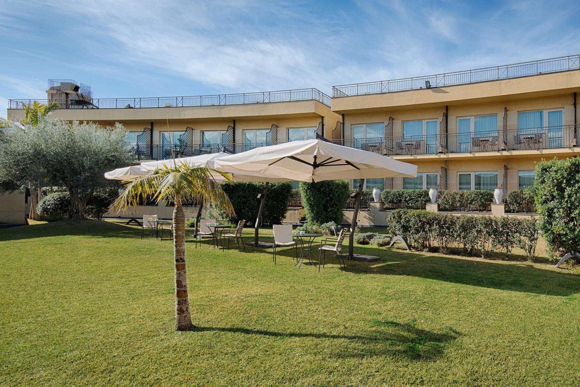 Hotel NH Catania Parco degli Aragonesi Esterno foto