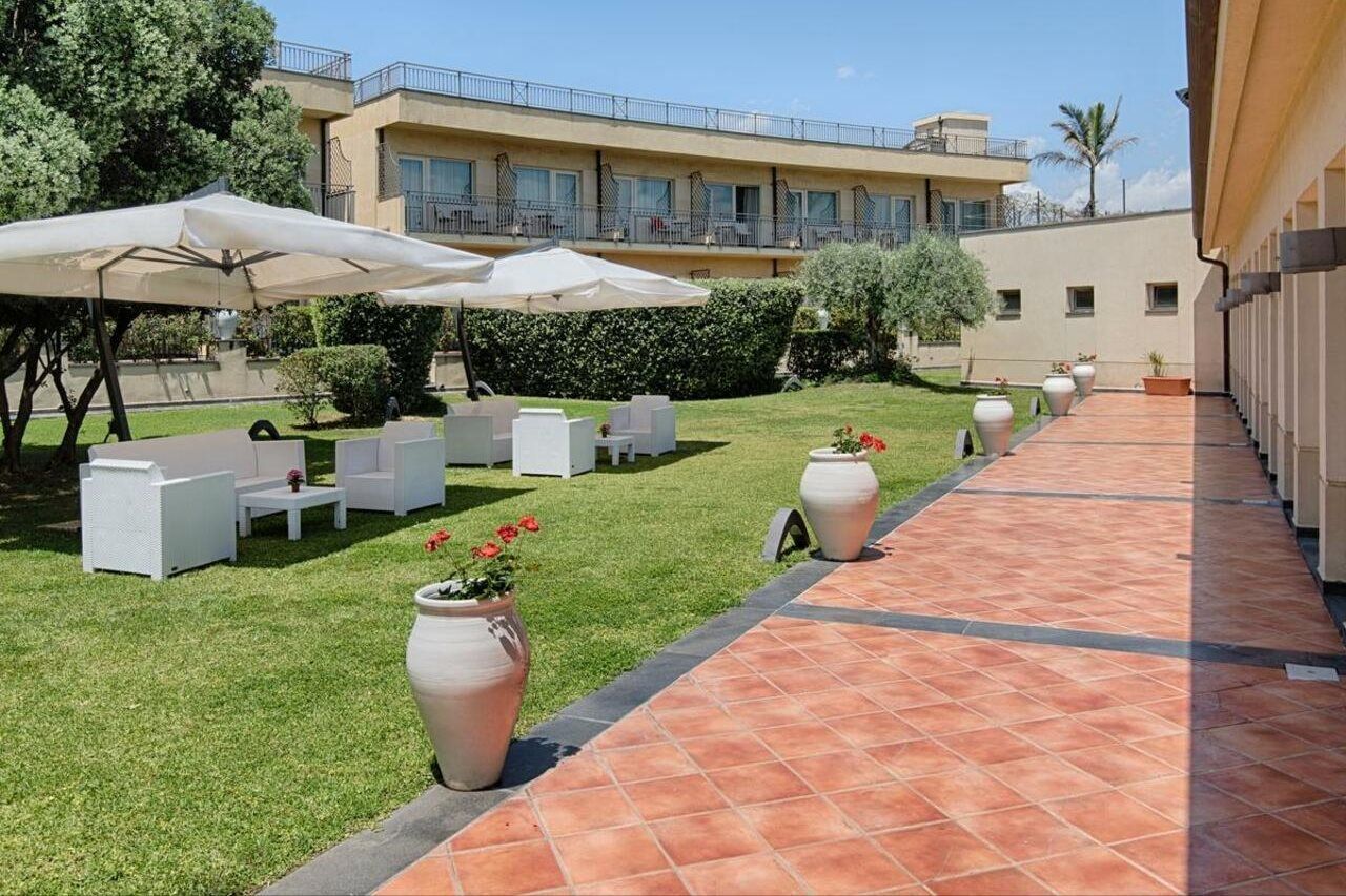 Hotel NH Catania Parco degli Aragonesi Esterno foto